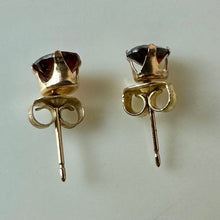 Load image into Gallery viewer, 14K Gold Garnet Stud Earrings (0.6g)
