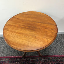Load image into Gallery viewer, Antique Walnut Lamp Table (30x27x27)
