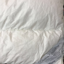 Load image into Gallery viewer, Queen/Full Magasin Dream Collection Down Duvet Insert (88x84)
