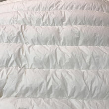 Load image into Gallery viewer, Queen/Full Magasin Dream Collection Down Duvet Insert (88x84)
