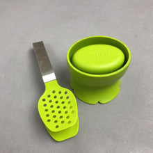Load image into Gallery viewer, Copco Mini Kitchen Tongs With Holder (6")
