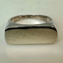 Load image into Gallery viewer, Vintage Sterling Signet Ring sz 7.75
