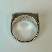 Load image into Gallery viewer, Vintage Sterling Signet Ring sz 7.75

