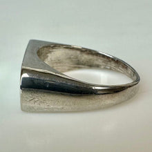 Load image into Gallery viewer, Vintage Sterling Signet Ring sz 7.75
