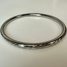 Load image into Gallery viewer, Milor Stainless Steel Etched Rounded Bangle Bracelet (8.5" Circumference)

