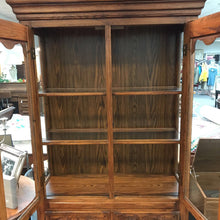 Load image into Gallery viewer, Oak Hutch / China Cabinet (77x44x16)
