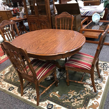 Load image into Gallery viewer, Oak Table (30x42x42) 11" Leaf w/4 Chairs
