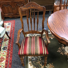 Load image into Gallery viewer, Oak Table (30x42x42) 11" Leaf w/4 Chairs

