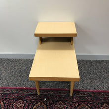 Load image into Gallery viewer, End Table (24x18x28)
