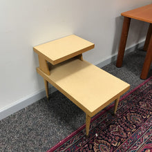 Load image into Gallery viewer, End Table (24x18x28)
