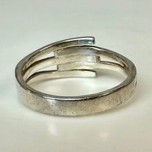 Load image into Gallery viewer, Vintage Sterling Interlocking Wrap Ring sz 9
