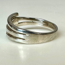 Load image into Gallery viewer, Vintage Sterling Interlocking Wrap Ring sz 9

