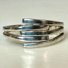 Load image into Gallery viewer, Vintage Sterling Interlocking Wrap Ring sz 9
