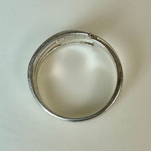 Load image into Gallery viewer, Vintage Sterling Interlocking Wrap Ring sz 9
