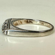 Load image into Gallery viewer, Vintage Sterling Etched Design Signet Ring sz 6.75

