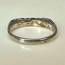 Load image into Gallery viewer, Vintage Sterling Etched Design Signet Ring sz 6.75
