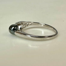 Load image into Gallery viewer, Sterling Filigree Hematite Ring sz 7
