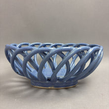 Load image into Gallery viewer, Vintage Blue Ceramic Woven Lattice Oval Fruit Bowl (4x9.5x7)
