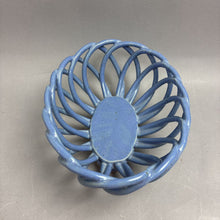 Load image into Gallery viewer, Vintage Blue Ceramic Woven Lattice Oval Fruit Bowl (4x9.5x7)
