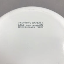 Load image into Gallery viewer, White Corningware 1 Pint Saucepan with Lid P-81-B
