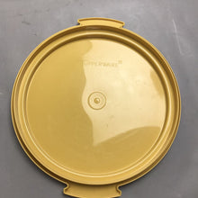 Load image into Gallery viewer, Vintage Tupperware Round Cake Taker Carrier Harvest Gold with Handle (10")
