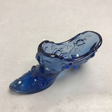 Load image into Gallery viewer, Vintage Blue Fenton Glass Slipper Cabbage Rose Pattern (5.5x3)
