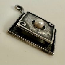 Load image into Gallery viewer, Vintage Didae Israel Sterling Pearl Pendant (1.5")
