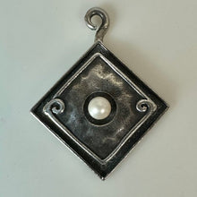 Load image into Gallery viewer, Vintage Didae Israel Sterling Pearl Pendant (1.5")
