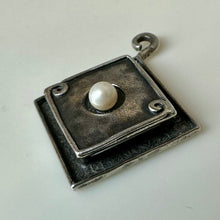 Load image into Gallery viewer, Vintage Didae Israel Sterling Pearl Pendant (1.5")
