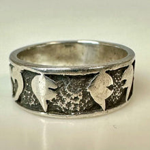 Load image into Gallery viewer, Vintage Sterling Stylized Hearts Etched Band Ring sz 5.5

