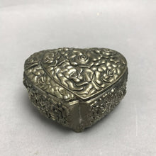 Load image into Gallery viewer, Vintage Double Heart Shaped Rose Silver Tone Trinket Box (2x3)
