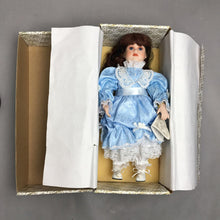 Load image into Gallery viewer, Franklin Mint Franklin Heirloom Porcelain Doll - Pamela (~15")
