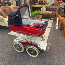 Load image into Gallery viewer, Giuseppe Perego Convertible Baby Buggy (46x21x46)
