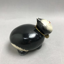 Load image into Gallery viewer, Hand Painted Terracotta Black/White Cat Figurine (4x3)
