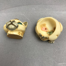 Load image into Gallery viewer, Pot Belly Mouser Cat Figurine 2001 Resin Cat With Mouse (2")
