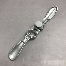 Load image into Gallery viewer, Pampered Chef Garlic Press (7")
