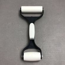 Load image into Gallery viewer, Pampered Chef Double-Sided Pastry Dough Rolling Pin (10")
