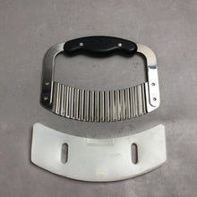 Load image into Gallery viewer, Pampered Chef Crinkle Cutter Chopper Curved Blade w/Cover (7.5")
