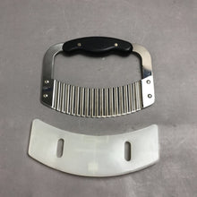 Load image into Gallery viewer, Pampered Chef Crinkle Cutter Chopper Curved Blade w/Cover (7.5")
