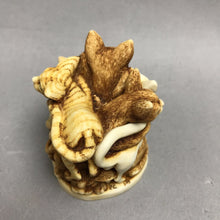 Load image into Gallery viewer, Harmony Kingdom Trinket Box Fur Ball Kitty Cats w/ Sinking Mouse Pile Of Cats (2")
