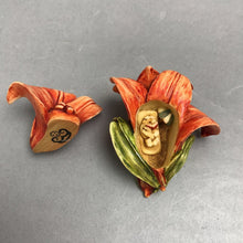 Load image into Gallery viewer, Harmony Kingdom Lily HG5LI Harmony Garden Lord Byron Ladybug (2")
