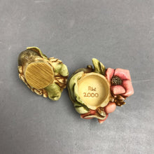 Load image into Gallery viewer, Harmony Kingdom Field Day Mouse Flower Figurine Trinket Box (2")
