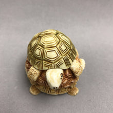 Load image into Gallery viewer, Vintage 1993 Harmony Kingdom Shell Game Stacked Turtles Trinket Box (2")
