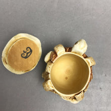 Load image into Gallery viewer, Vintage 1993 Harmony Kingdom Shell Game Stacked Turtles Trinket Box (2")
