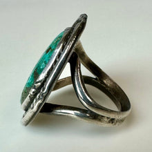 Load image into Gallery viewer, Vintage Sterling Rope Setting Turquoise Ring sz 7.5
