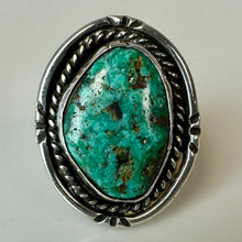 Load image into Gallery viewer, Vintage Sterling Rope Setting Turquoise Ring sz 7.5

