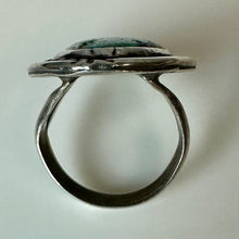 Load image into Gallery viewer, Vintage Sterling Rope Setting Turquoise Ring sz 7.5

