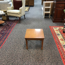 Load image into Gallery viewer, Ethan Allen End Table AS IS (18x18x15)
