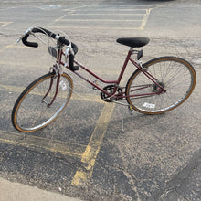 Load image into Gallery viewer, Westpoint Woman's Bike 10 Speed
