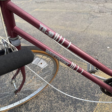Load image into Gallery viewer, Westpoint Woman's Bike 10 Speed
